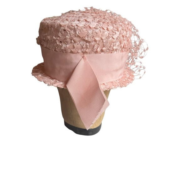 1960s‎ Marshall Field & Company Pale Pink Straw w/Netting Over Front Cloche Hat - Picture 3 of 7